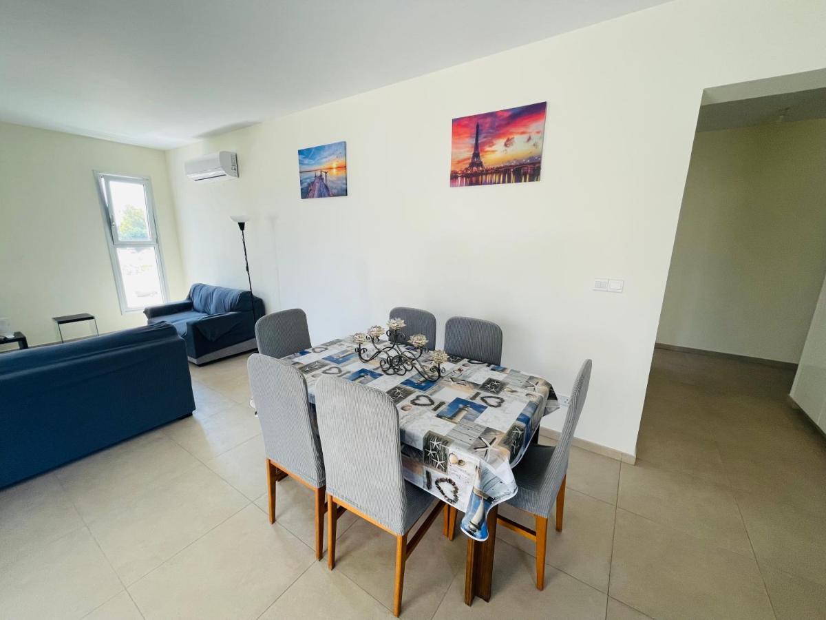 City Center Cozy Apt Paphos Exteriör bild